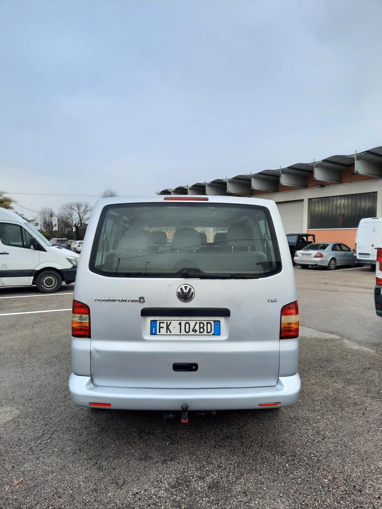 Volkswagen Transporter 9 POSTI California 1.9 TDI Comfortline