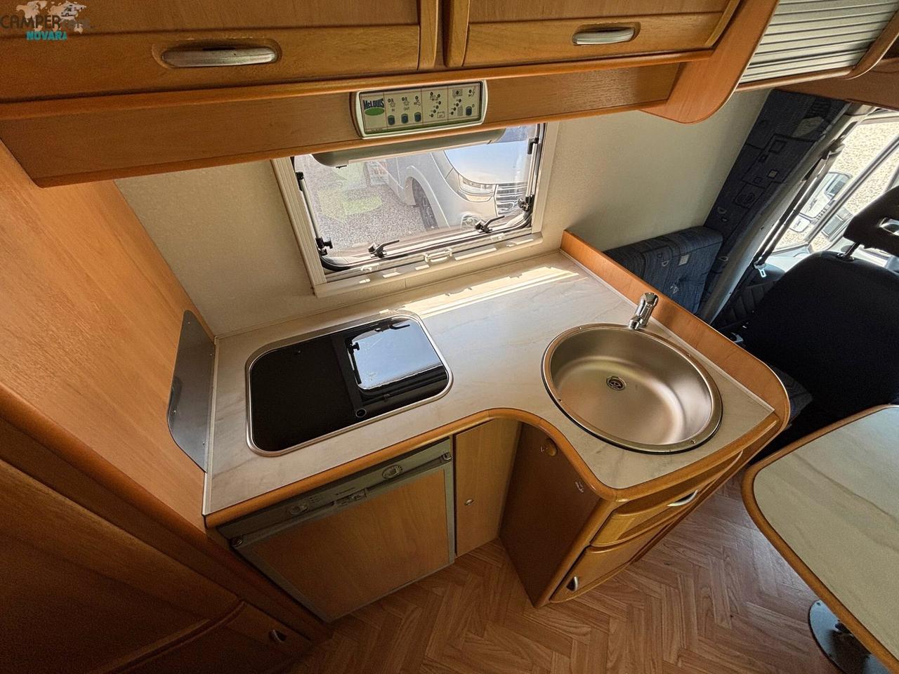 MCLOUIS LAGAN 253 - Semintegrale con letto matrimoniale in coda ed ampio garage foro 77x122