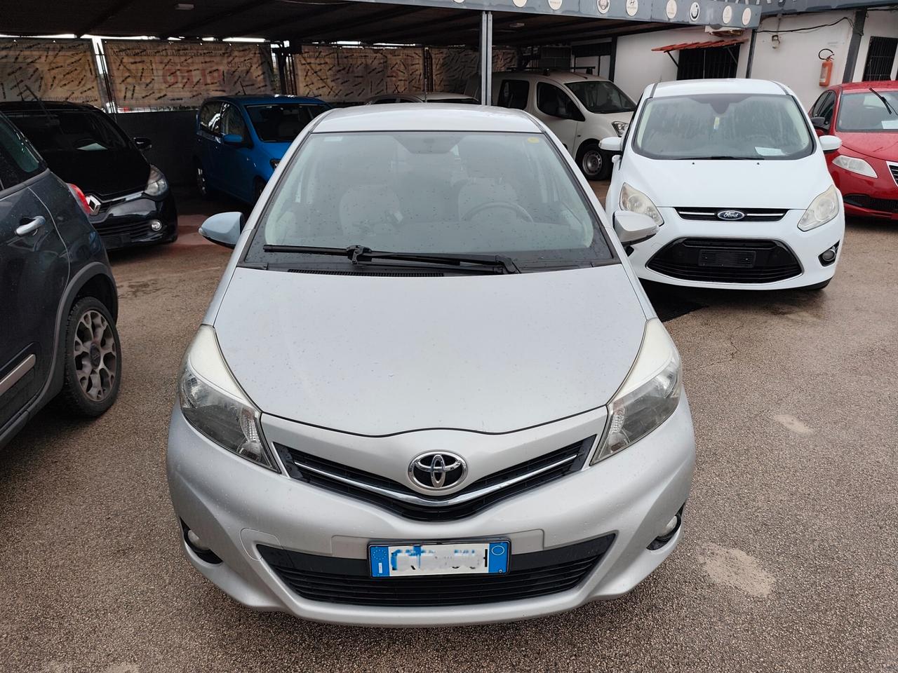Toyota Yaris 1.0 BENZINA Lounge