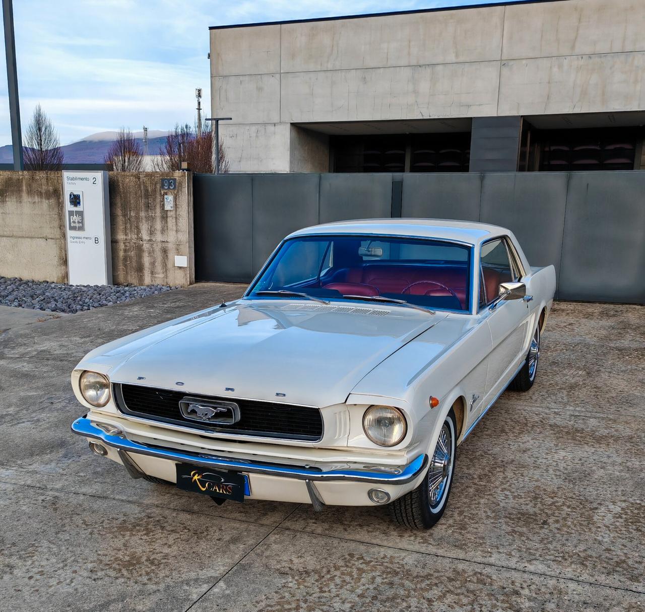 Ford MUSTANG coupè (RESTAURO TOTALE)