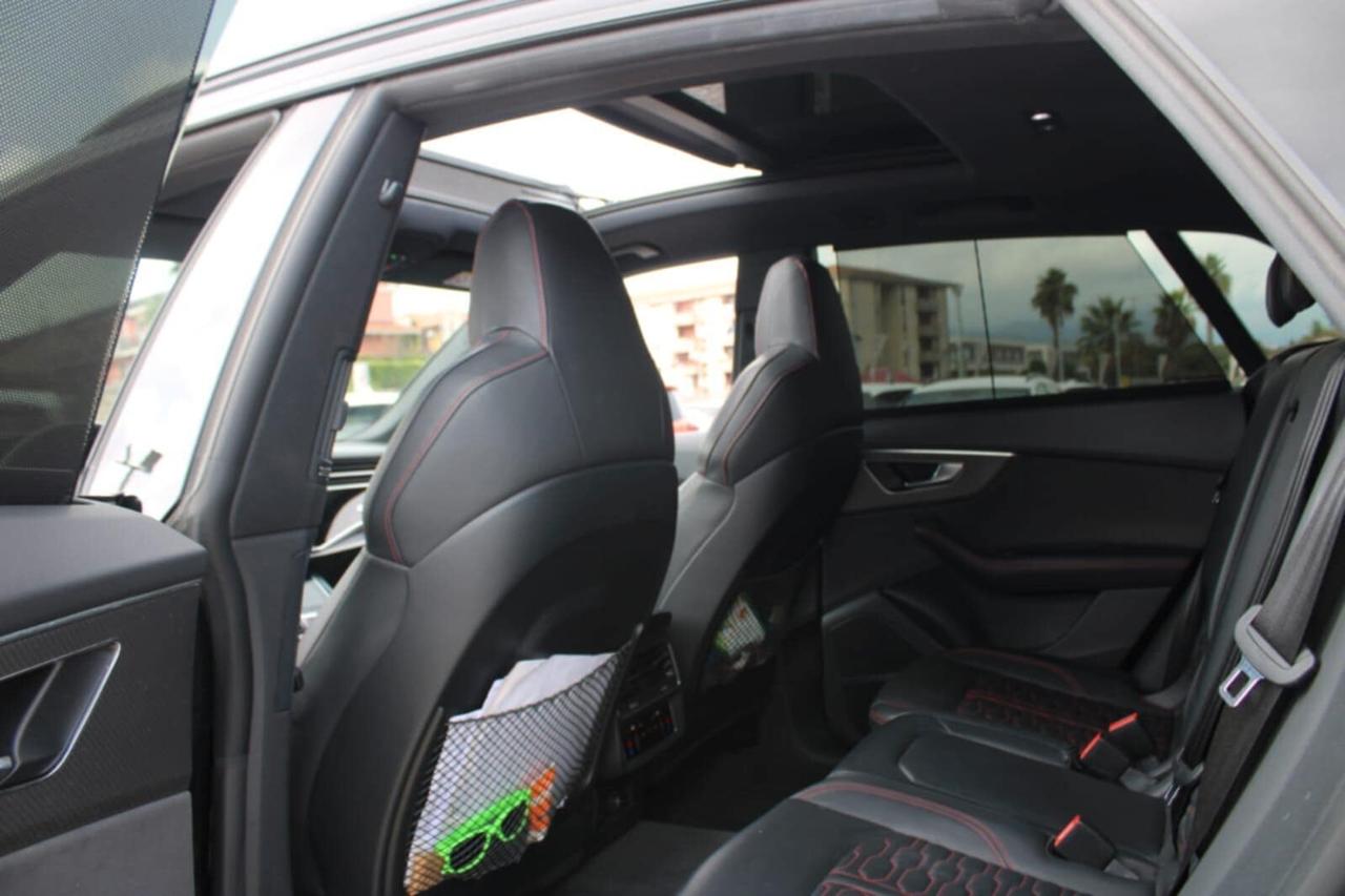 Audi Q8 RS TFSI V8 quattro tiptronic