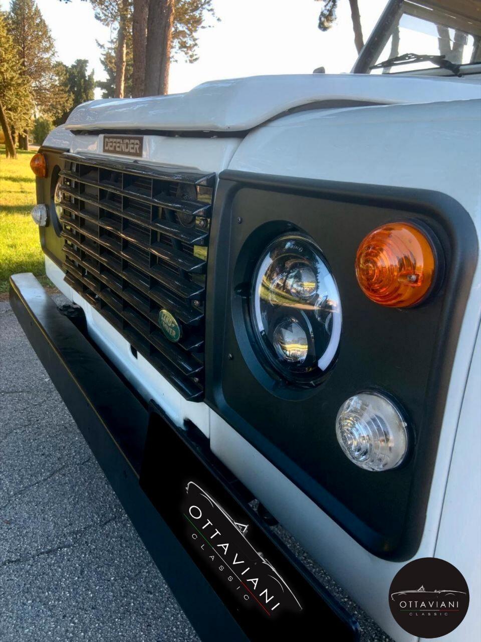 Land Rover Defender 90 turbodiesel Soft-top