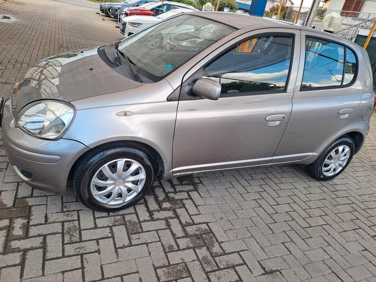 Toyota Yaris 1.3i 16V cat 5 porte Sol