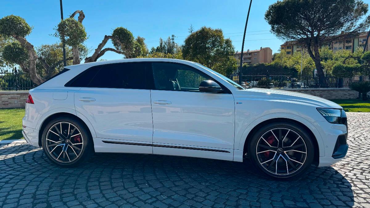 Audi Q8 55 3.0 tfsi mhev Sport quattro tiptronic