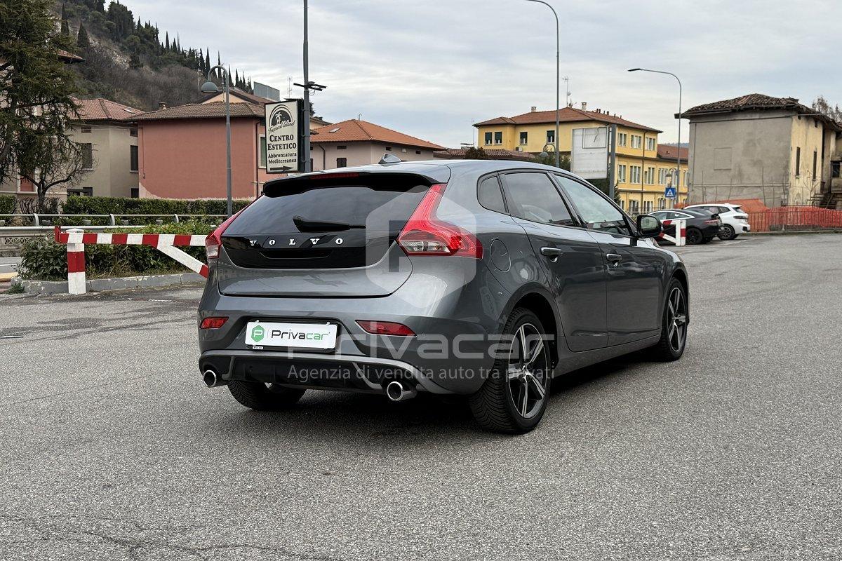 VOLVO V40 D2 Geartronic R-design Momentum