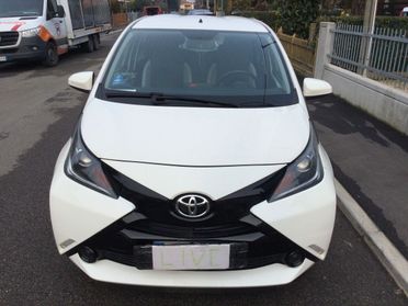 Toyota Aygo 1.0 VVT-i 69 CV 5 porte x-play MMT