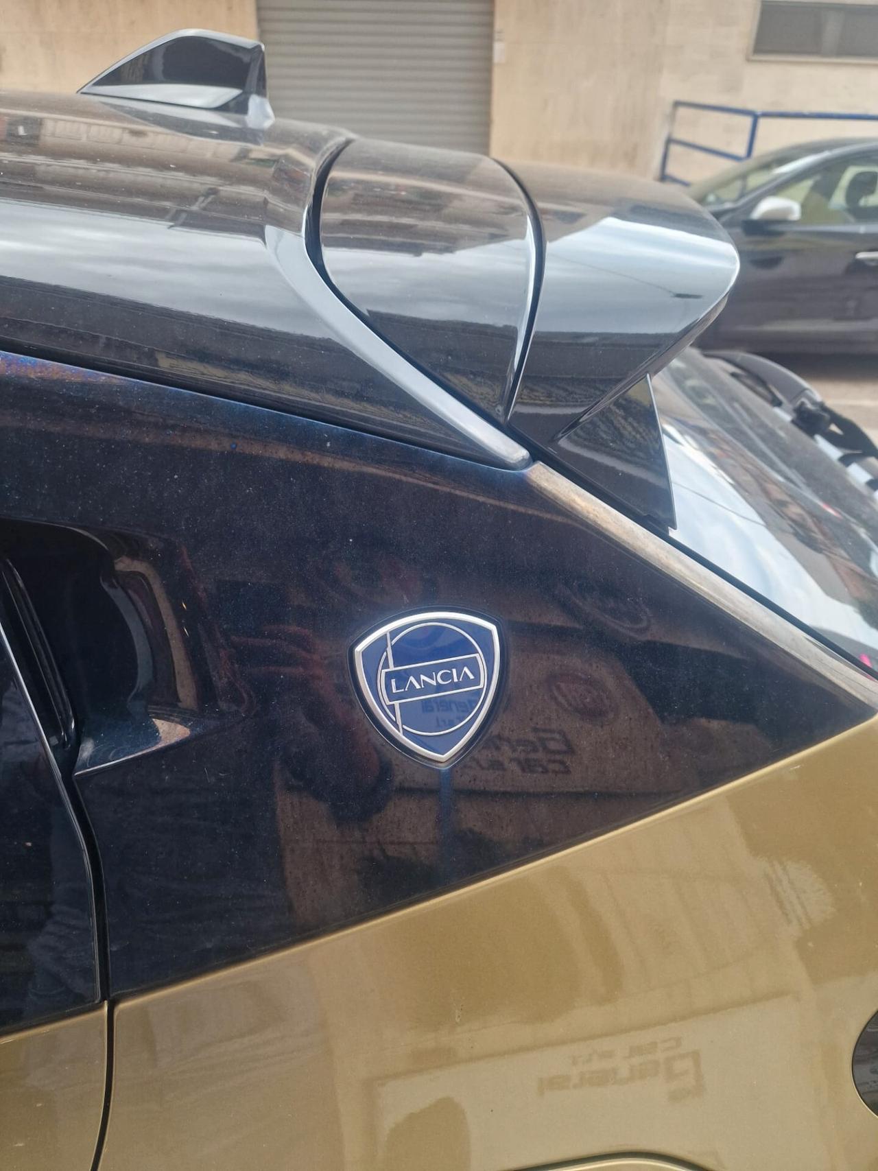 Lancia Ypsilon Hybrid e-DCT