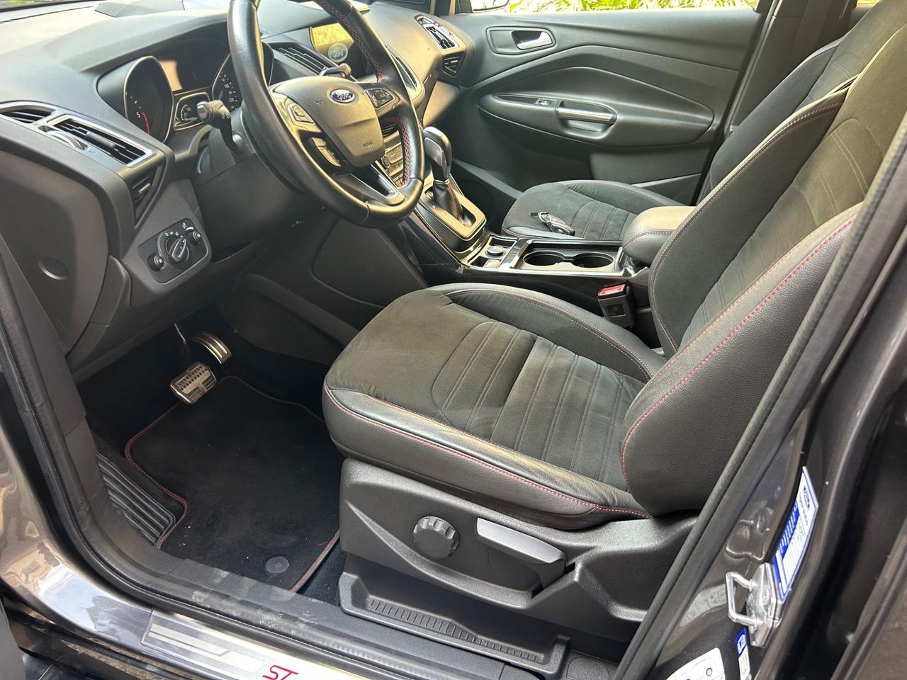 Ford Kuga 2.0 TDCI 180 CV 4WD Powershift ST-Line