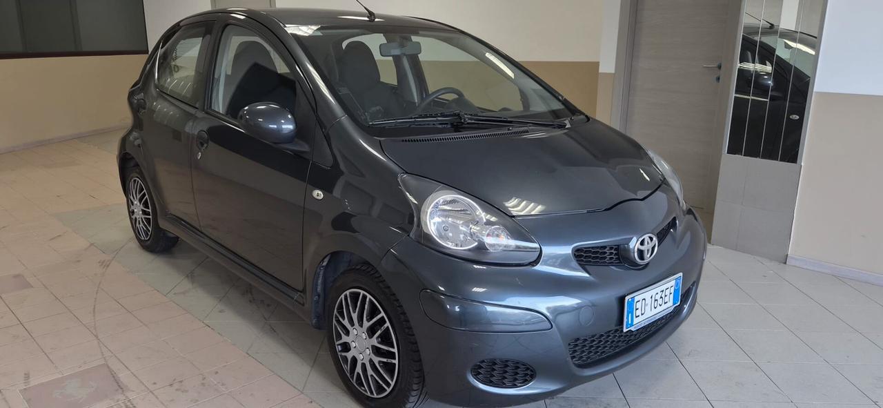 Toyota Aygo 1.0 12V VVT-i 5 porte Sol Red Edition