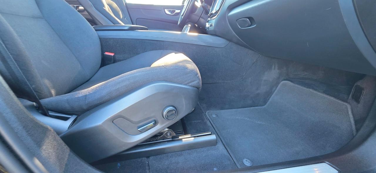 Volvo XC 60 B4 Momentum Pro