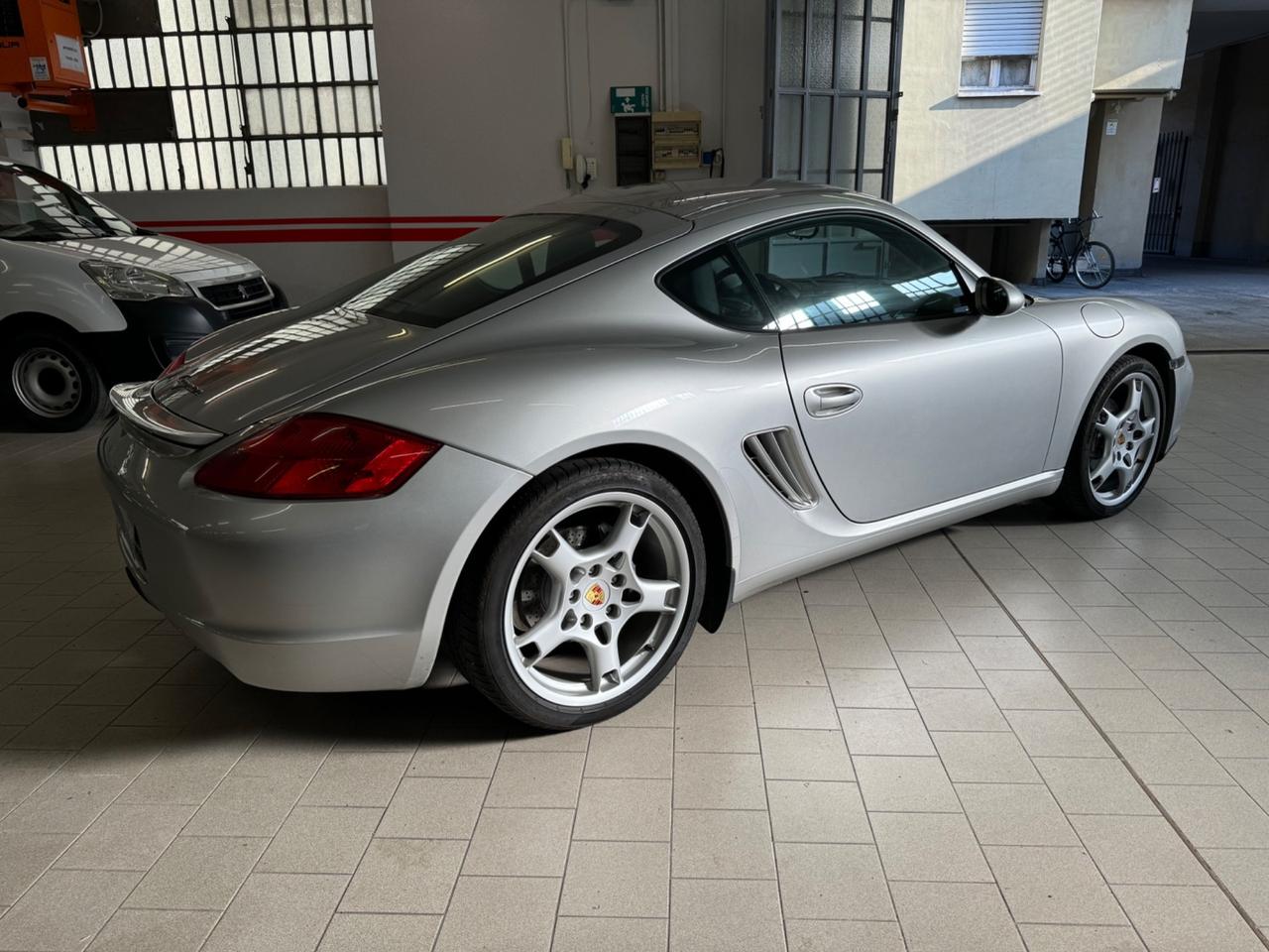 Porsche Cayman 2.7