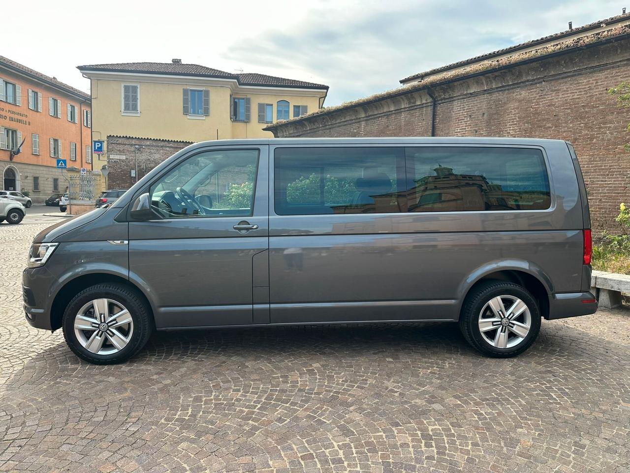 Volkswagen T6 Caravelle Multivan 2.0TDI 204cv DSG 4Motion 9 POSTI