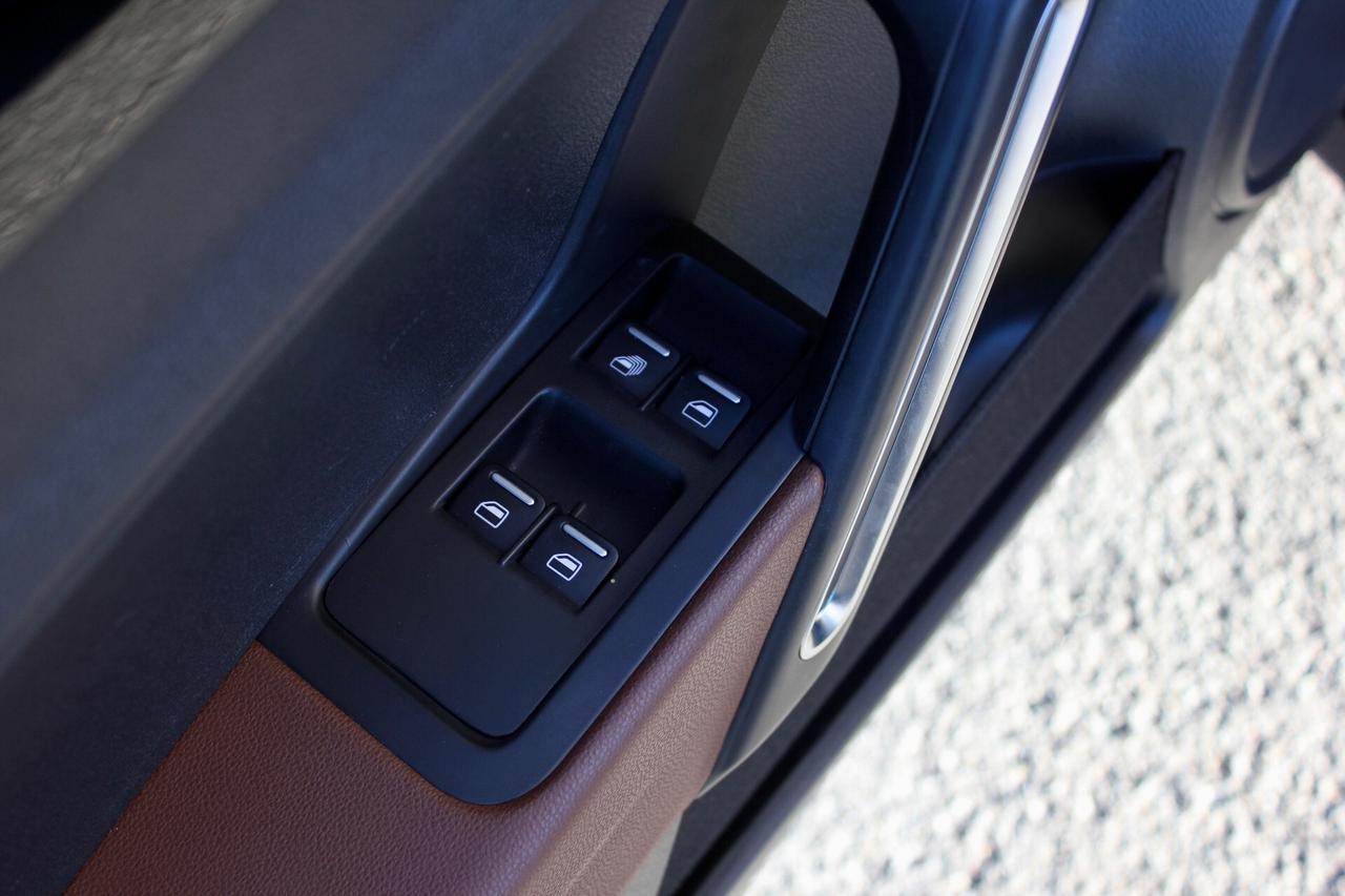 Volkswagen Maggiolino Cabrio 1.2 TSI DSG 105CV NAVY SENSORI