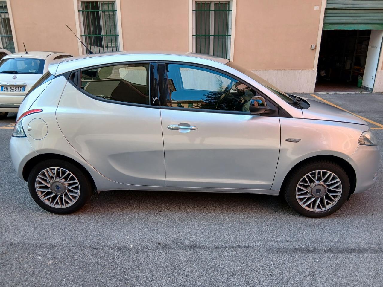 Lancia Ypsilon 1.2 69 CV 5 porte S&S Platinum