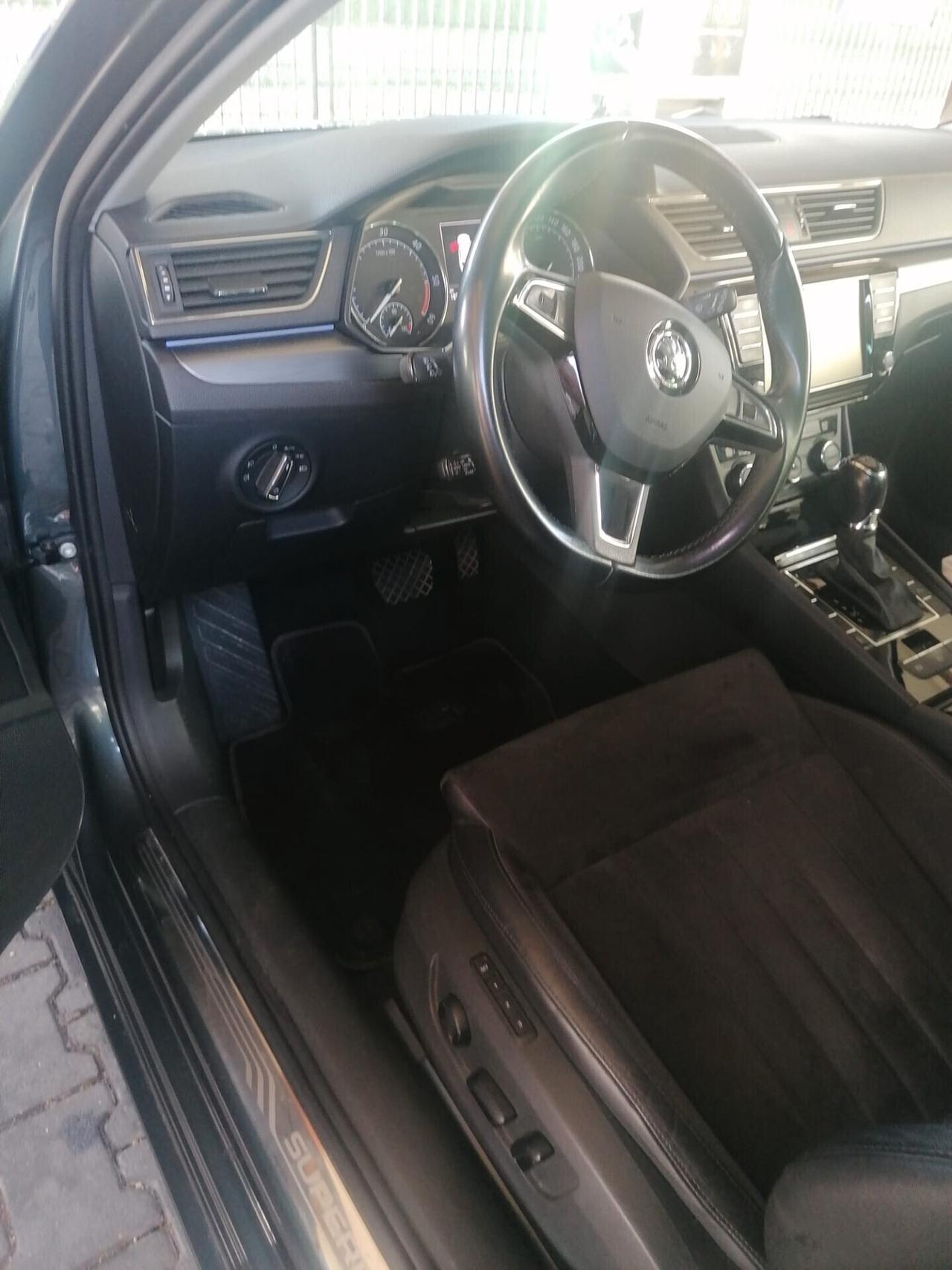Skoda Superb 2.0 TDI DSG Wagon Executive