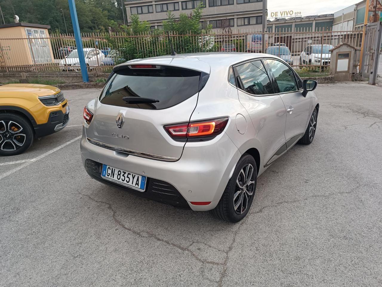 RENAULT Clio TCe 12V 90 CV 5 porte Moschino Intens