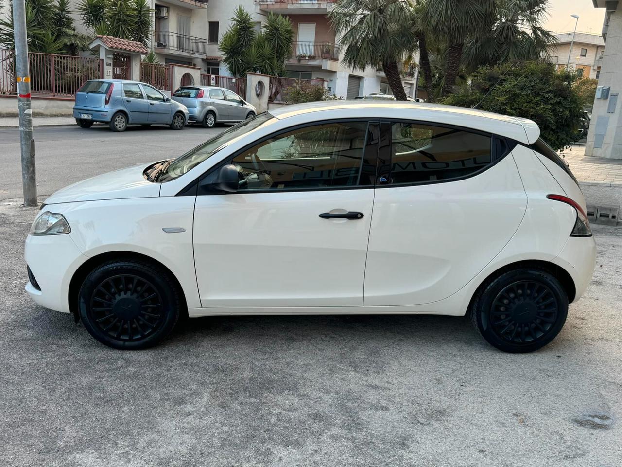 LANCIA YPSILON 1.2 BENZINA 69 CV. ELEFANTINO BLU PERFETTA