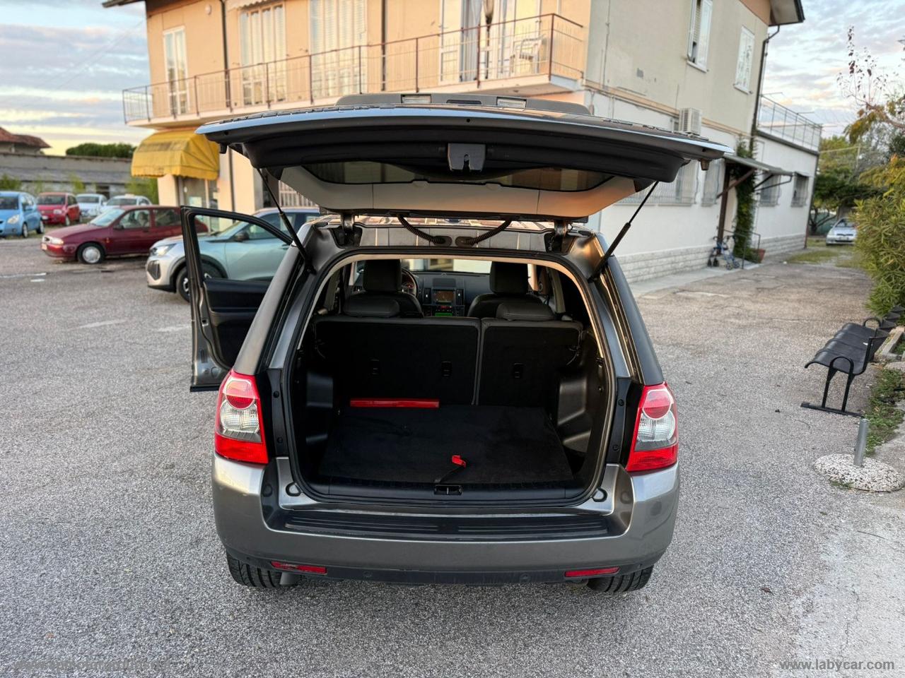 LAND ROVER Freelander 2.2 TD4 S.W. XS E. TD4