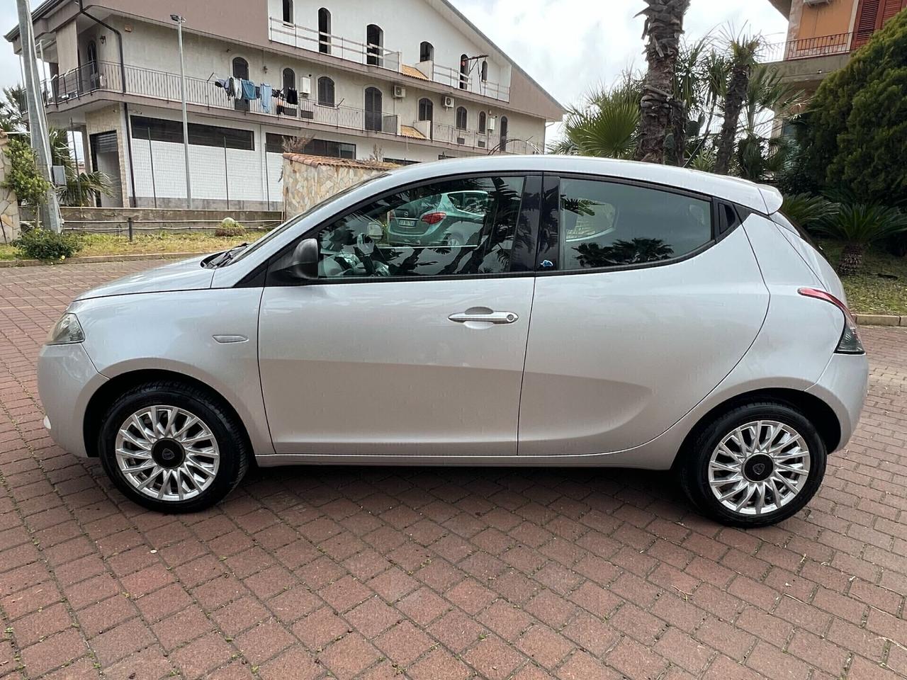 Lancia Ypsilon 1.2 69 CV 5 porte S&S Platinum