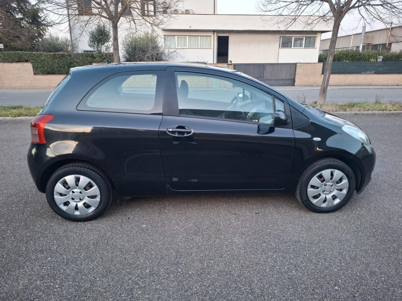 Toyota Yaris 1.0 3 porte SOLAMENTE 112.000 KM
