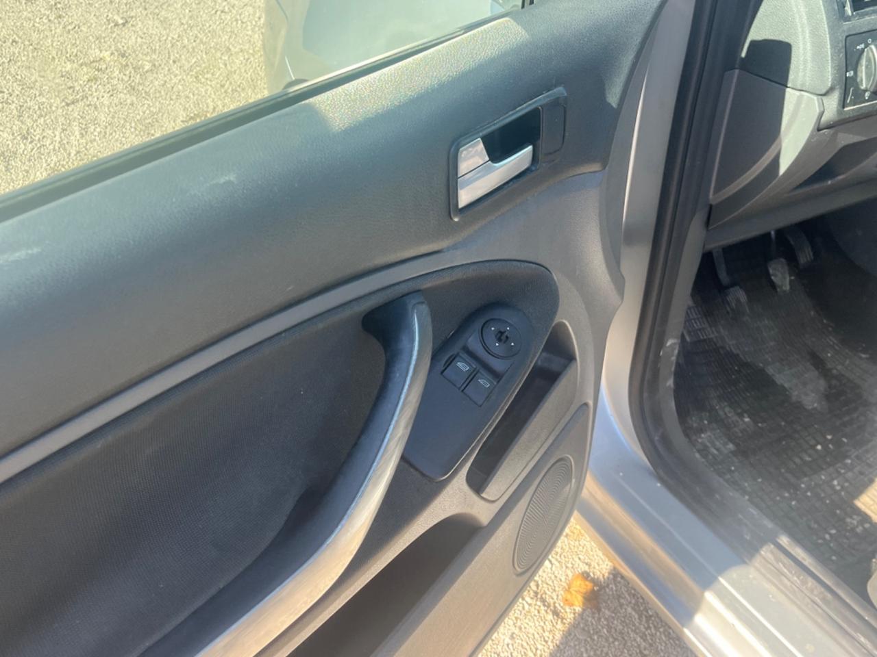 Ford C-Max 1.6 TDCi 90 CV Titanium X Neopatentati