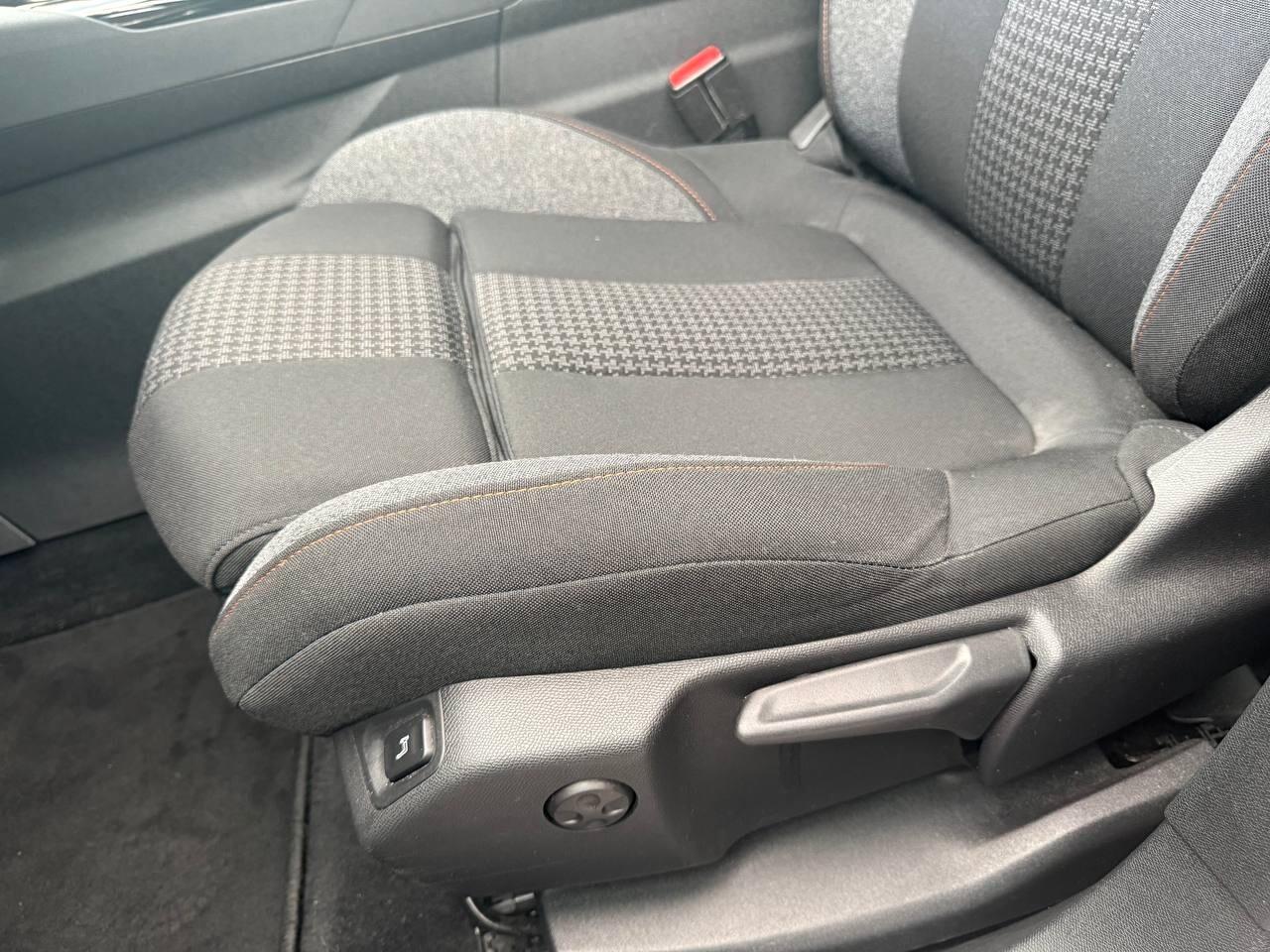 Peugeot 3008 2018 130 EAT8 TETTO APRIBILE Allure