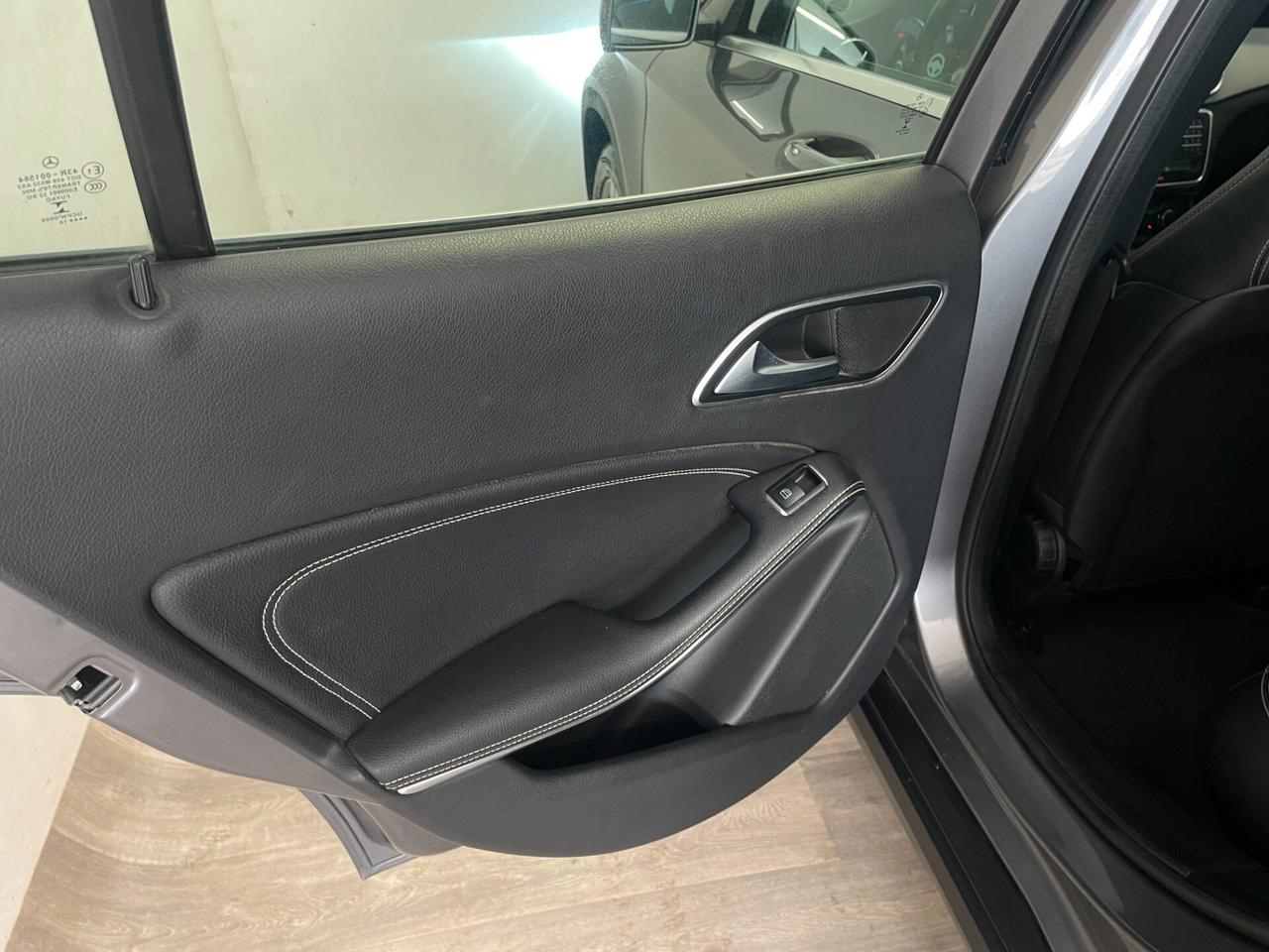 Mercedes-benz GLA 200 136 CV Automatica Premium FULL OPTIONAL NEOPATENTATI