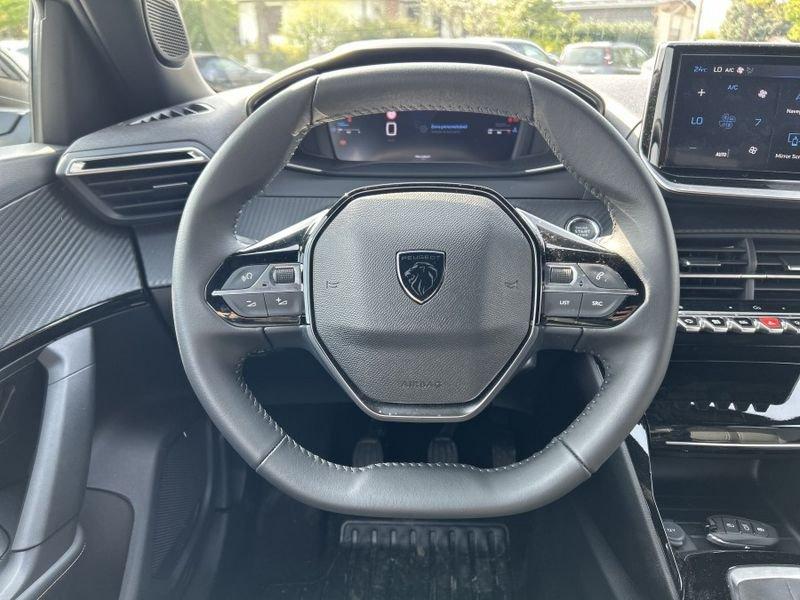 Peugeot 2008 PureTech 100 Allure 3.000 KM!! NAVI+KEYLESS