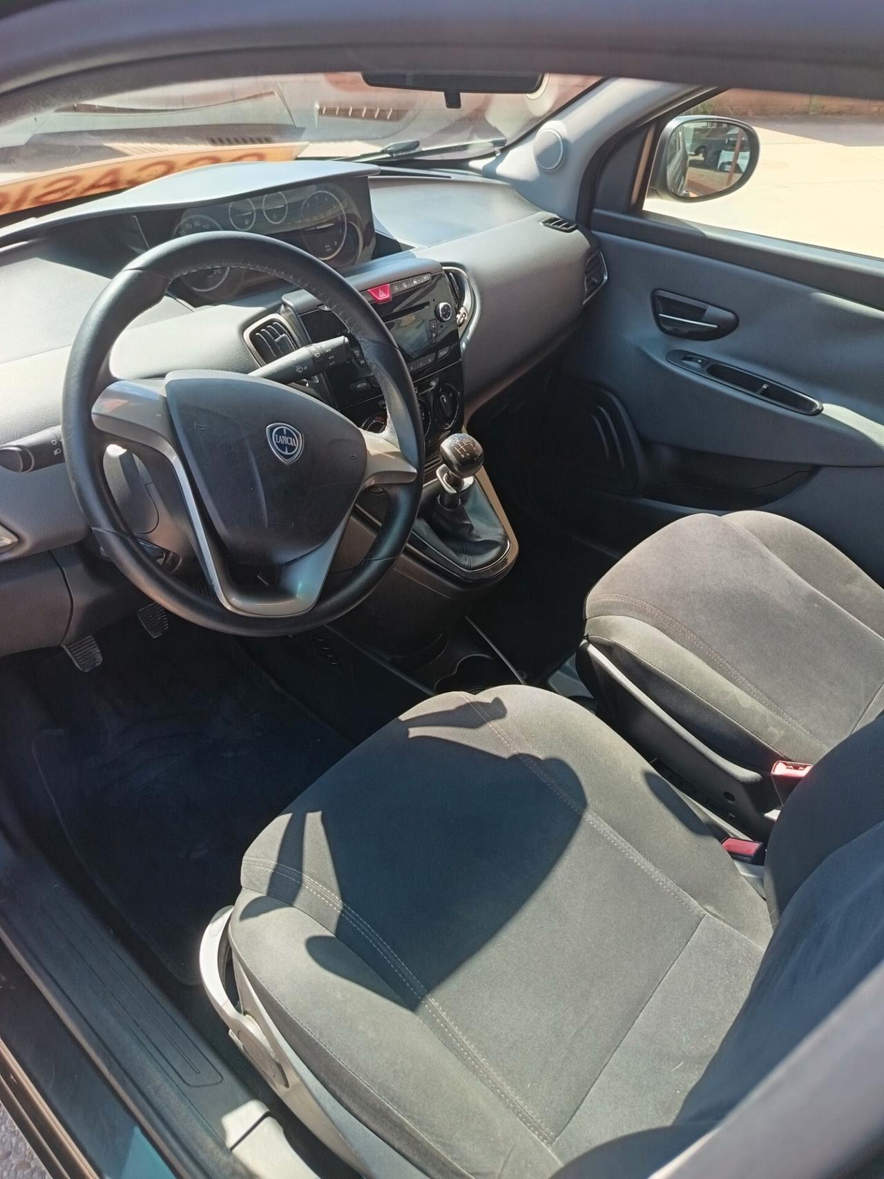 Lancia Ypsilon 1.2 69 CV 5 porte Gold