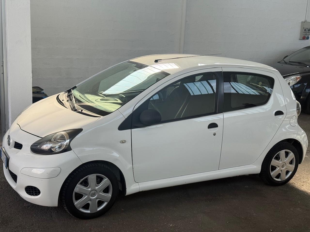 Toyota Aygo 1.0 12V VVT-i 5 porte Sol Connect