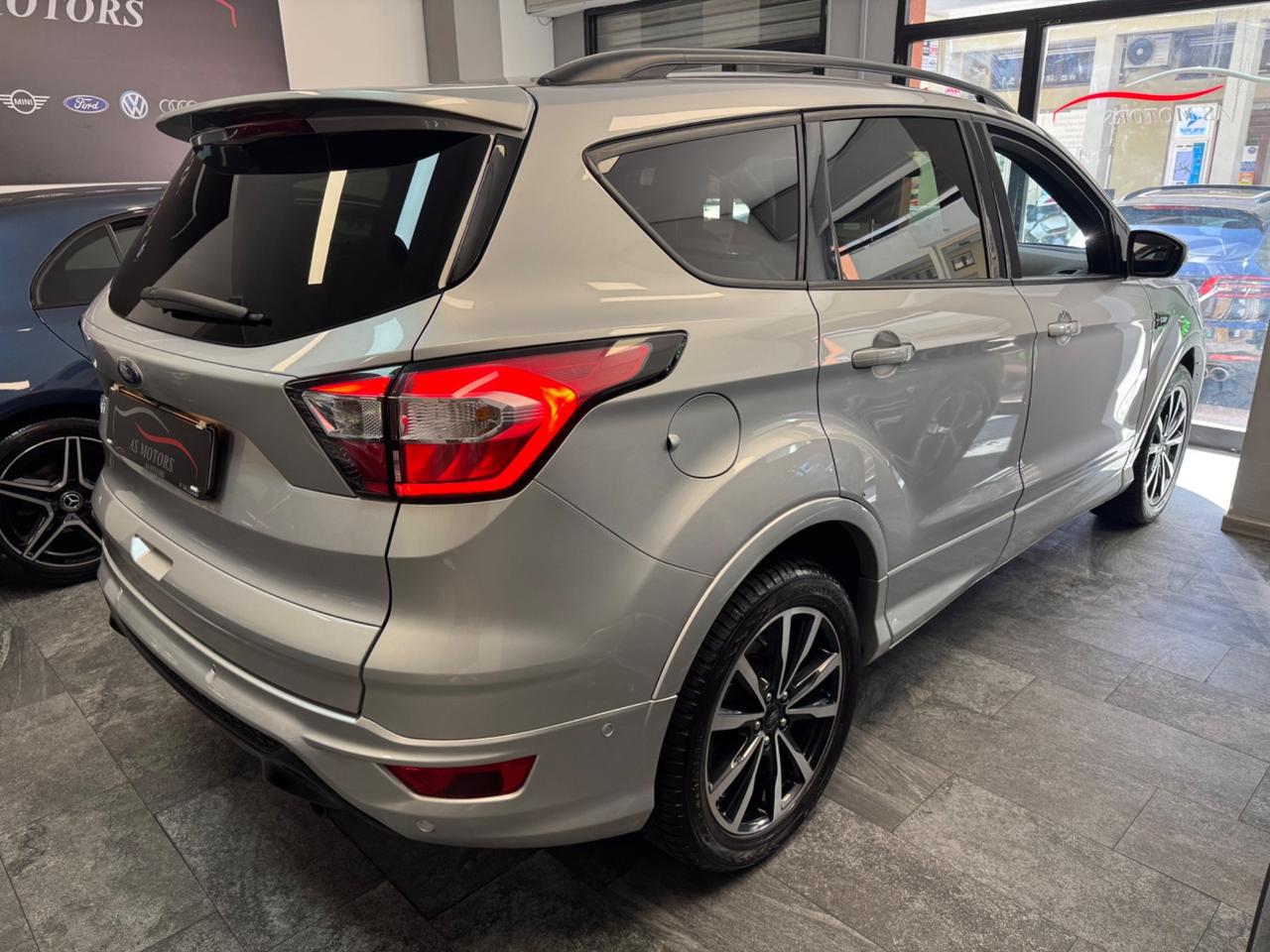 Ford Kuga 1.5 TDCI 120 CV 2WD ST-Line