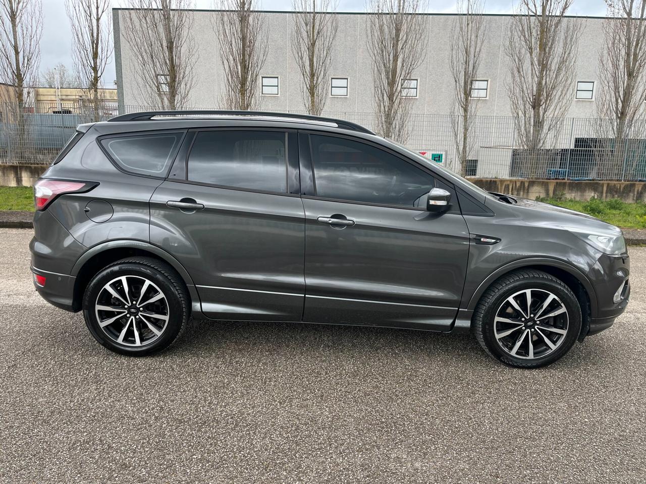 Ford Kuga 2.0 TDCI 150 cv 4WD Powershift ST-Line