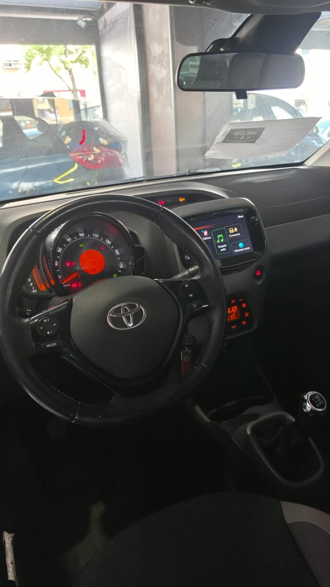 Toyota Aygo Connect 1.0 VVT-i 72 CV 5 porte x-clusiv
