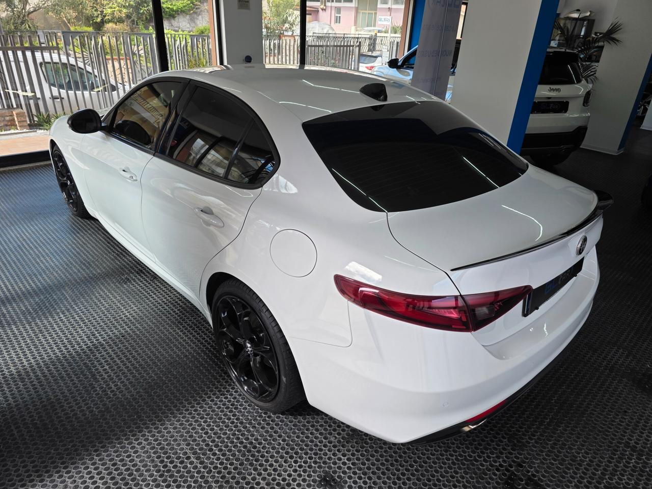 Alfa Romeo Giulia 2.2jtdm AT8 2017 99000km