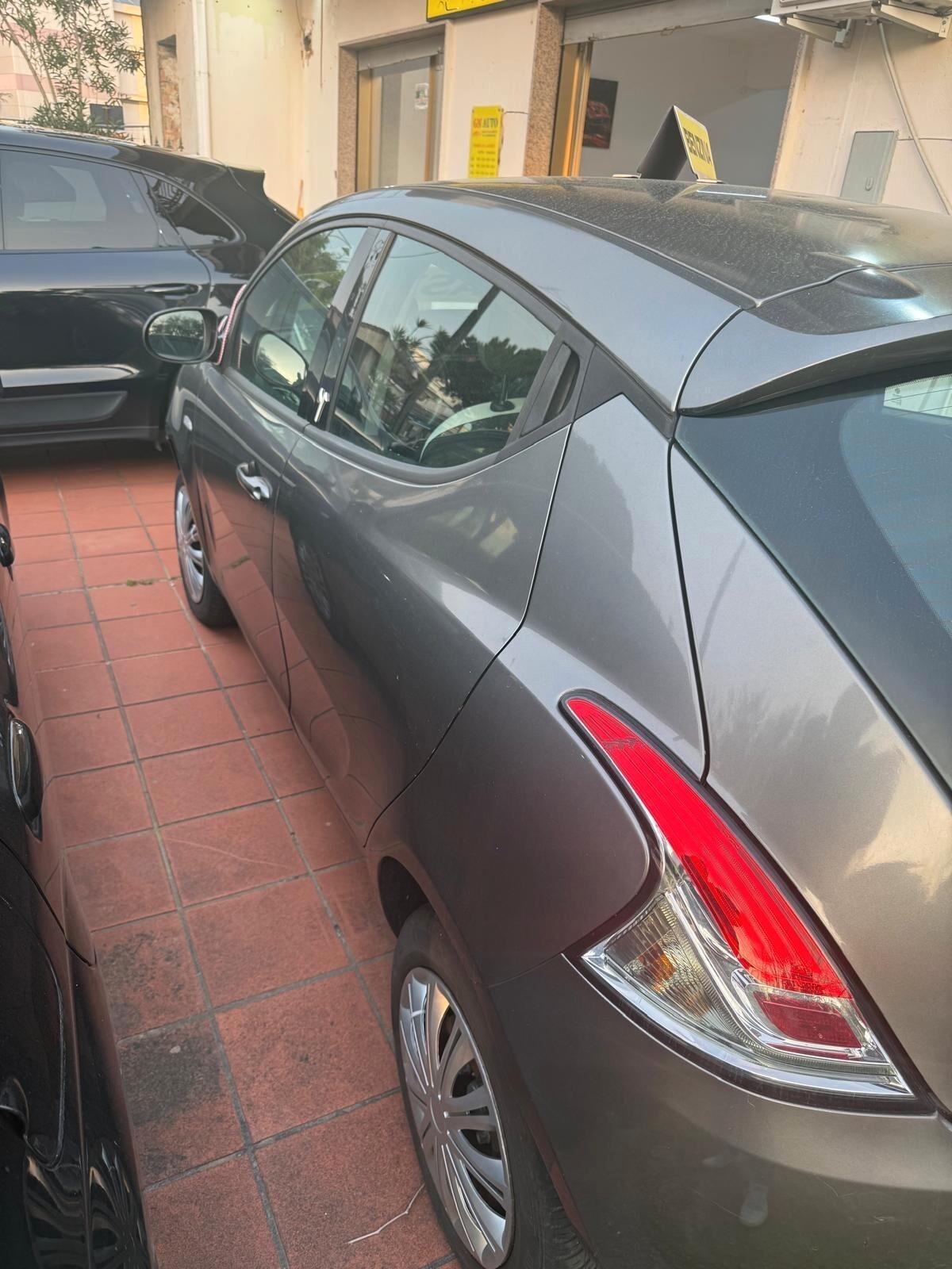 Lancia Ypsilon 0.9 TwinAir 85 CV 5 porte Metano Ecochic Gold