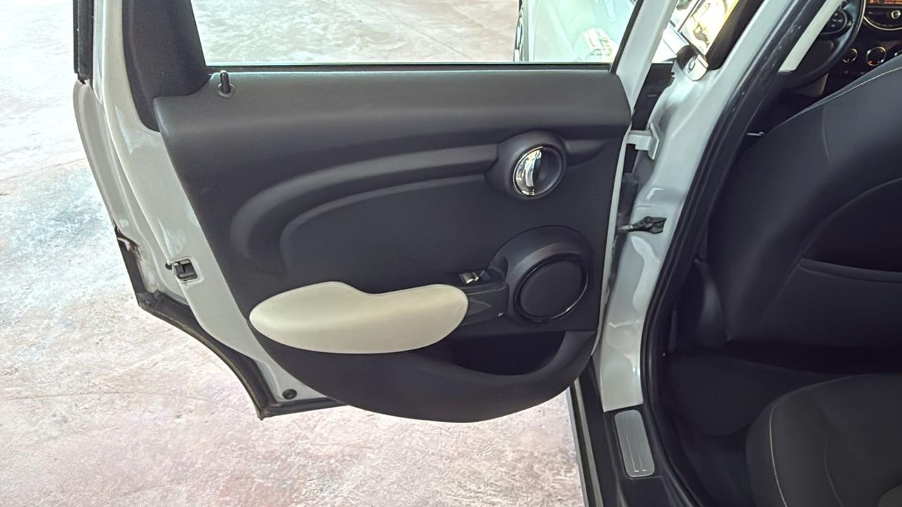 Mini 1.5 One D Business XL