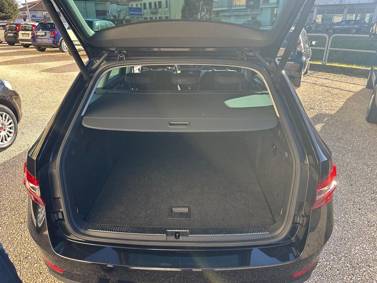 Skoda Superb 2.0 TDI 150 CV SCR DSG Wagon Executive