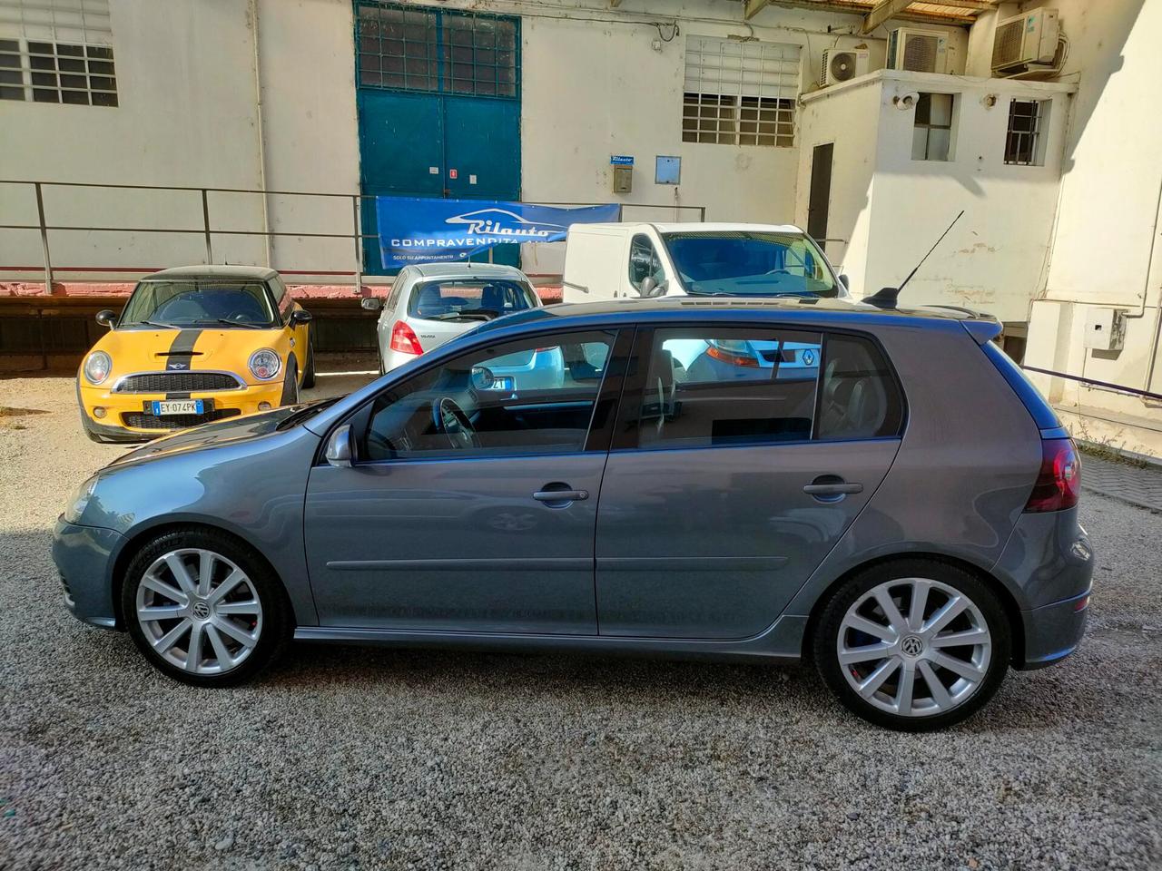 Volkswagen Golf 3.2 VR6 4mot. 5p. DSG R32