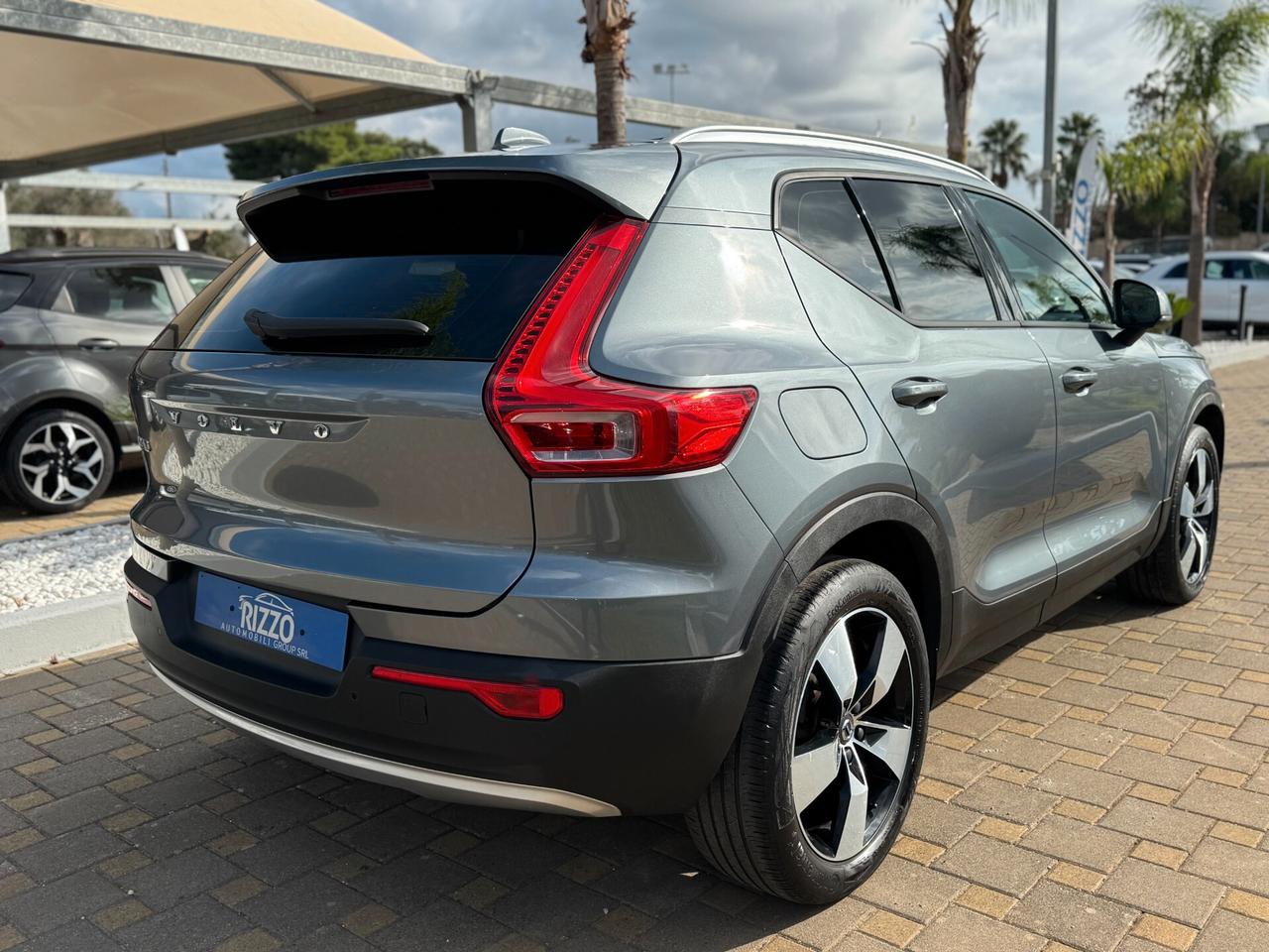 Volvo XC40 D3 Geartronic Momentum TETTO APRIBILE