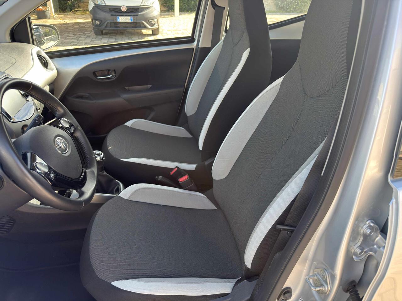 Toyota Aygo 1.0 VVT-i 69 CV 5 porte x-play