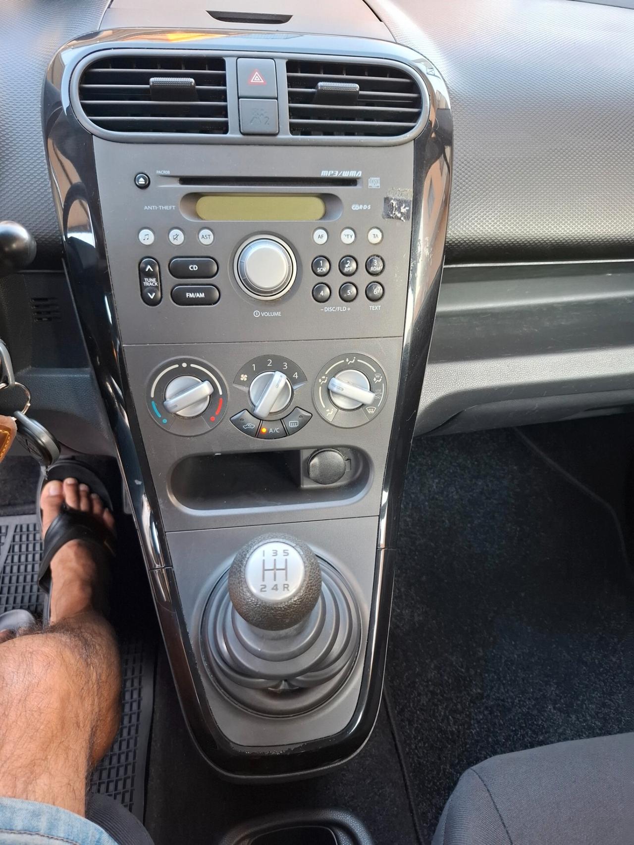Suzuki Splash 1.0 VVT Style ABS/Clima/Radio/5Porte