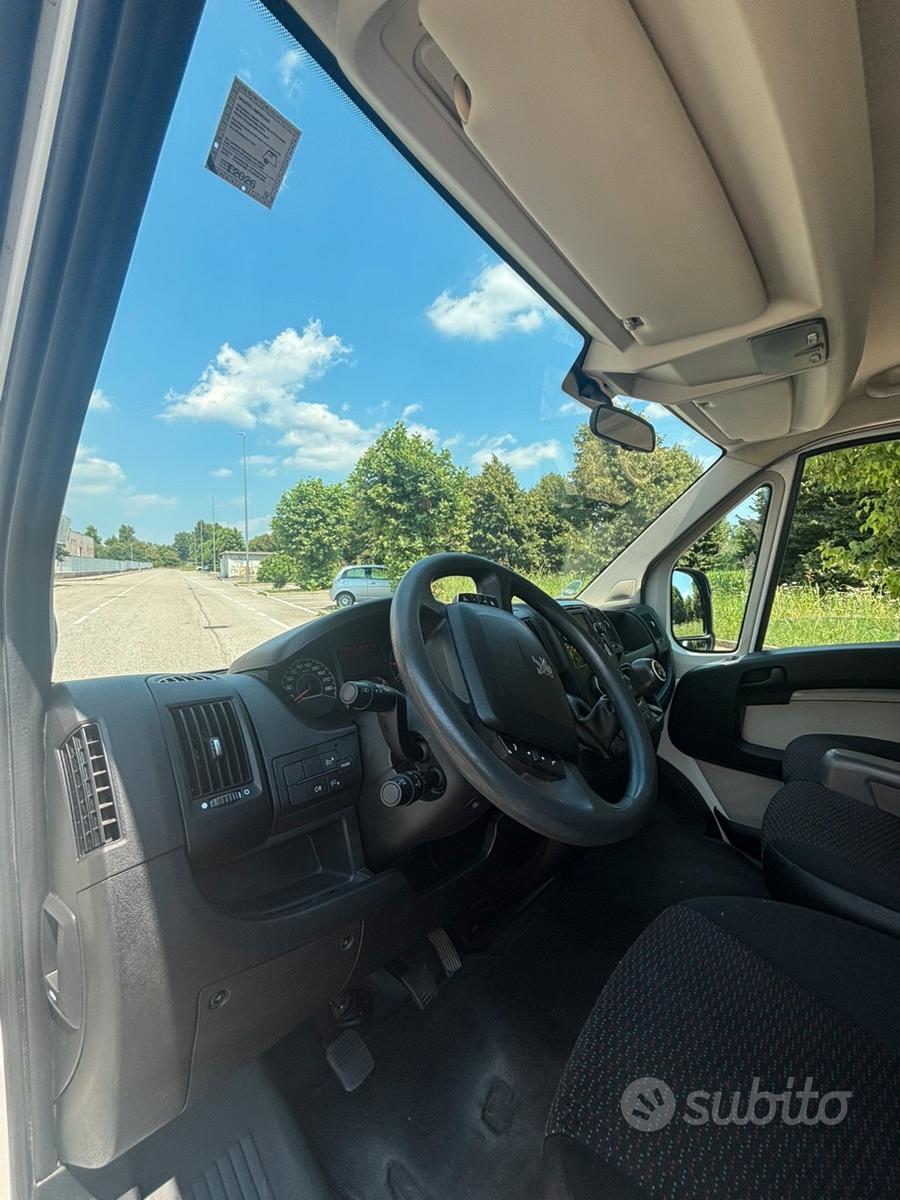 Peugeot Boxer furgone cassonato fisso 7 posti