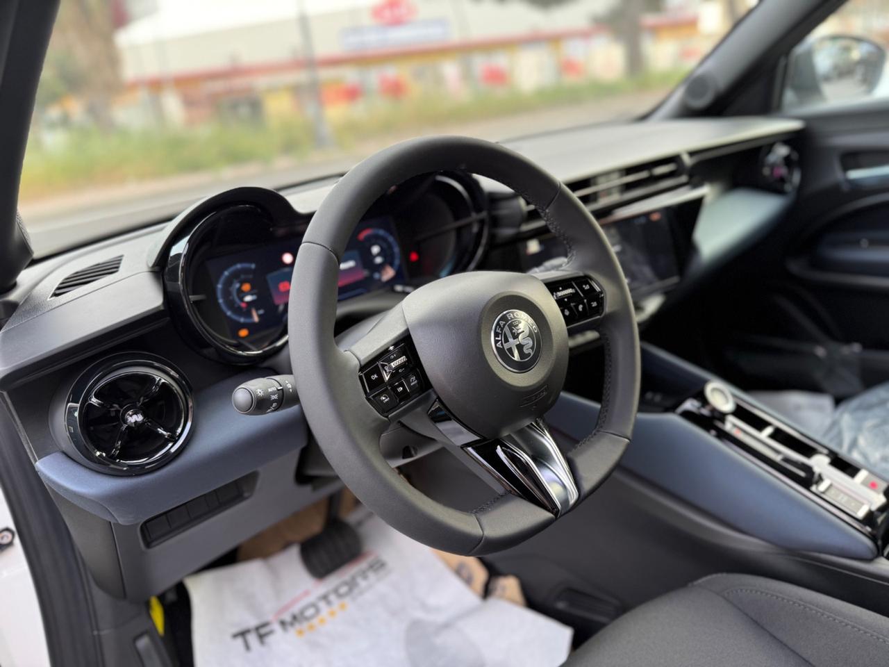 Alfa Romeo Junior 1.2 145 CV Hybrid eDCT6 Speciale KM 0