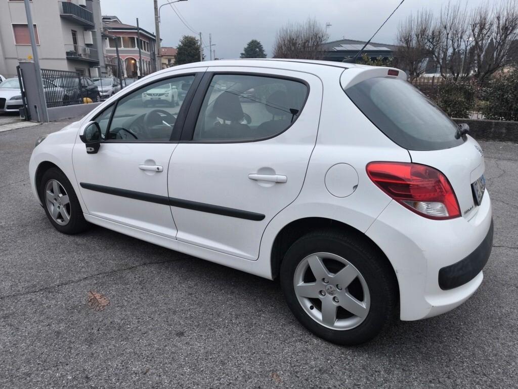 PEUGEOT 207 1,4 BENZINA- OK NEOPATENTATI