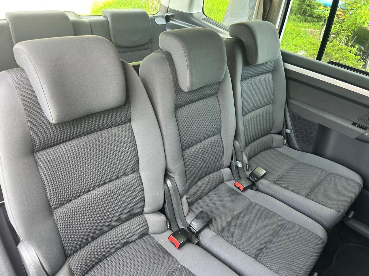 Volkswagen Touran 1.2 TSI Trendline * 7 POSTI * Neo patentati