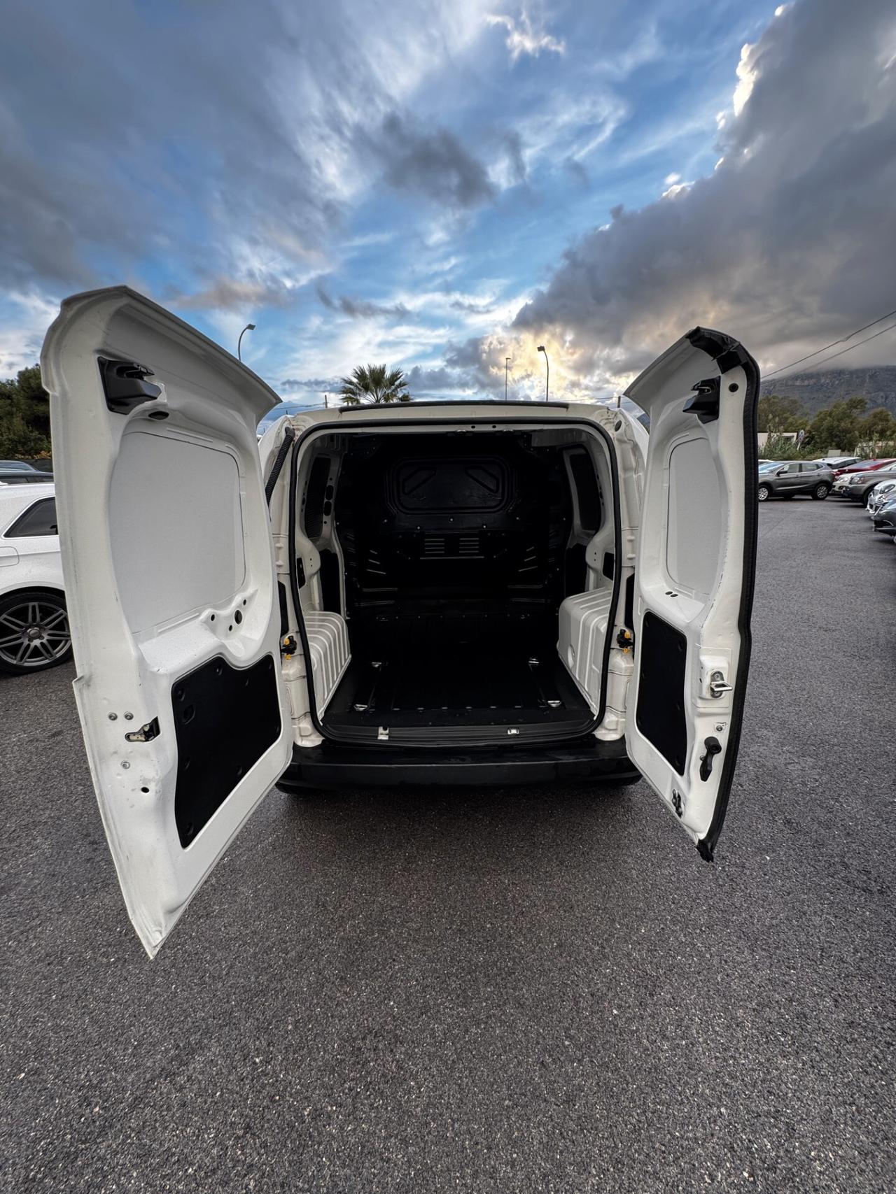 Fiat Fiorino 1.3 MJT 95CV Cargo SX