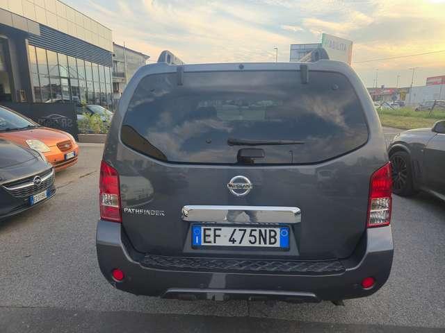 Nissan Pathfinder Pathfinder III 2010 2.5 dci XE