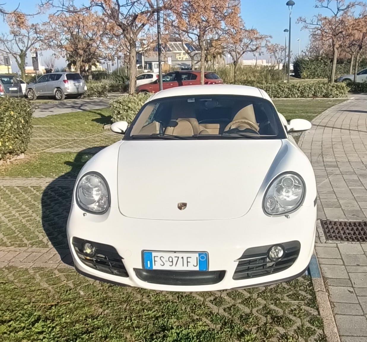 Porsche Cayman 2.7