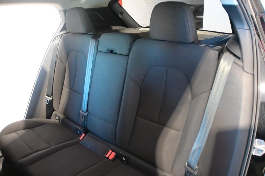 VOLVO XC40 2.0D D3 150CV 6M. MOMENTUM CORE ( FARI LED - COCKPIT - CRUISE - MIRROR - NAVI - SENSORI POST. - TELECAMERA POST. )