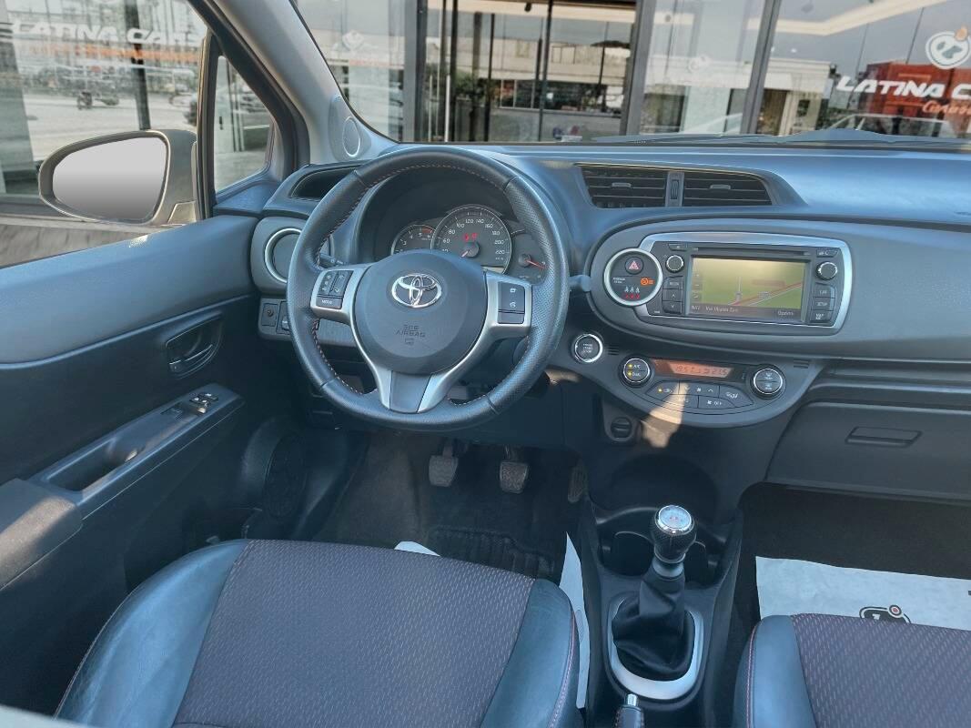 Toyota Yaris 1.4 d-4d 5p con TETTO PANORAMICO E NAVI